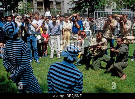 Juni 1984: Washington, District of Columbia, U.. S - Demographie durch die Moslem Iranian Students Society of the USA and Canada. Unterstützer der Volksbewegung Mojahedin im Iran gegen das Khomeini-Regime. (Kreditbild: © Mark Reinstein via ZUMA Wire) Stockfoto