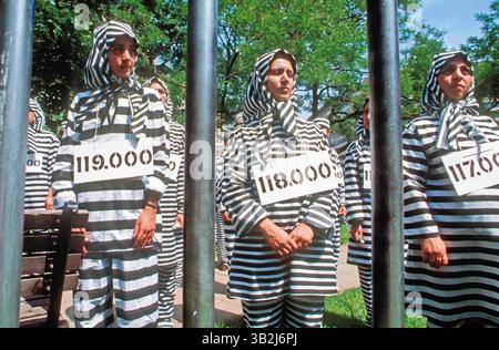 Juni 1984: Washington, District of Columbia, U.. S - Demographie durch die Moslem Iranian Students Society of the USA and Canada. Unterstützer der Volksbewegung Mojahedin im Iran gegen das Khomeini-Regime. (Kreditbild: © Mark Reinstein via ZUMA Wire) Stockfoto