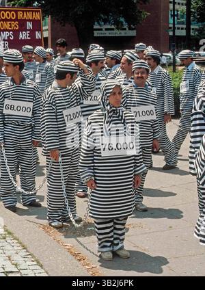 Juni 1984: Washington, District of Columbia, U.. S - Demographie durch die Moslem Iranian Students Society of the USA and Canada. Unterstützer der Volksbewegung Mojahedin im Iran gegen das Khomeini-Regime. (Kreditbild: © Mark Reinstein via ZUMA Wire) Stockfoto