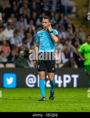 Porto, Guimaraes, Portugal. April 2025. MIGUEL NOGUEIRA war Schiedsrichter des Spiels, das während des Liga Portugal Betclic 2024/25 Spiel zwischen Boavista FC und Sporting CP am 27. April 2025 in Porto, Portugal, in Aktion stand. Endpunktzahl: Boavista FC 0 - 5 Sporting CP (Credit Image: © Miguel Lemos/ZUMA Press Wire) NUR REDAKTIONELLE VERWENDUNG! Nicht für kommerzielle ZWECKE! Quelle: ZUMA Press, Inc./Alamy Live News Stockfoto