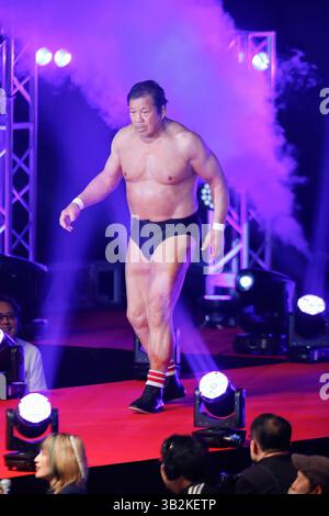 Tokio, Japan. April 2025. Der japanische Profi-Wrestler oder Luchador Tatsumi Fujinami kommt während des Lucha Fiesta-Events in der Sumo Arena in Tokio. Japanische Profi-Wrestler traten in neun Spielen gegen ausländische Spieler (hauptsächlich aus Mexiko) an. (Kreditbild: © Rodrigo Reyes Marin/ZUMA Press Wire) NUR REDAKTIONELLE VERWENDUNG! Nicht für kommerzielle ZWECKE! Stockfoto