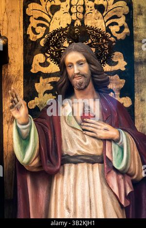 Ribadesella, Spanien - 26. April 2025: Statue des Heiligen Herzens Jesu Christi (19. Jahrhundert). Stockfoto