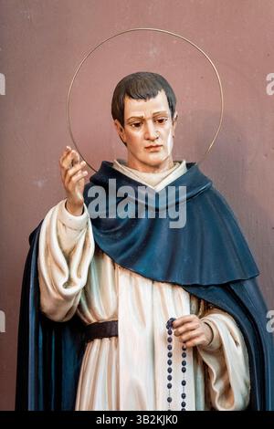 Ribadesella, Spanien – 26. April 2025: Statue von Saint Francisco Coll Guitart (19. Jahrhundert), Gründer der Dominikanischen Schwestern der Verkündigung. Katholisch Stockfoto