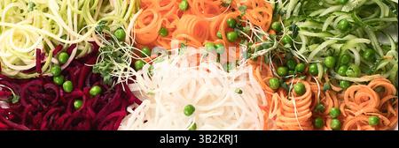 Verschiedene Gemüsenudeln. Vegane Diät-Lebensmittel-Hintergrund. Draufsicht. Panorama. Stockfoto