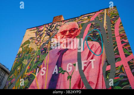 Ein wunderschönes Wandgemälde an der Main & Broadway Street in Mount Pleasant, Vancouver, BC. Stockfoto