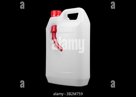 Aktivkohlebehälter der Scheibenwaschanlage isoliert auf schwarzem Hintergrund. Frostschutzmittel für Scheibenwaschanlage. Leere Kanister mit Autoprodukt isoliert Stockfoto