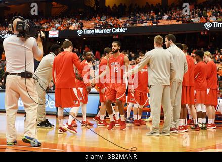 19. Dezember 2015: Cornell Forward Jordan Abdur-Ra'oof (12) tritt auf das Gericht, bevor Syracuse Cornell 67-46 im Carrier Dome in Syracuse, NY, besiegte. Foto von Alan Schwartz/Cal Sport Media (Kreditbild: © Alan Schwartz/CSM via ZUMA Wire) Stockfoto