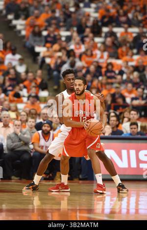 19. Dezember 2015: Jordan Abdur-Ra'oof (12), der sich in der ersten Spielhälfte auf dem Platz befindet. Syracuse besiegte Cornell 67-46 im Carrier Dome in Syracuse, NY. Foto von Alan Schwartz/Cal Sport Media (Kreditbild: © Alan Schwartz/CSM via ZUMA Wire) Stockfoto