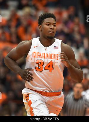 19. Dezember 2015: Syracuse Stürmer Doyin Akintobi-Adeyeye (34) in der zweiten Spielhälfte besiegte Cornell 67-46 im Carrier Dome in Syracuse, NY. Foto von Alan Schwartz/Cal Sport Media (Kreditbild: © Alan Schwartz/CSM via ZUMA Wire) Stockfoto
