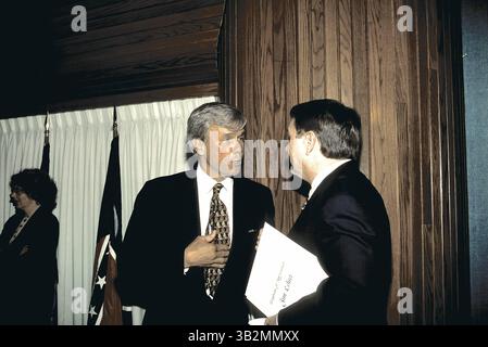 10. Dezember 2014 - Washington, District of Columbia, Vereinigte Staaten von Amerika - Washington, DC. 1996. Tom Brokaw von NBC und Jim Lehrer von PBS im National Press Club. . Abbildung: Mark Reinstein (Bild: © Mark Reinstein via ZUMA Wire) Stockfoto