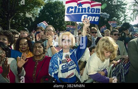 Mai 2015 - Richmond, Virginia, Vereinigte Staaten von Amerika - Richmond, Virginia 10-16-1992.Clinton Supporters am Flughafen Richmond Virginia..Credit: Mark Reinstein (Kreditbild: © Mark Reinstein via ZUMA Wire) Stockfoto