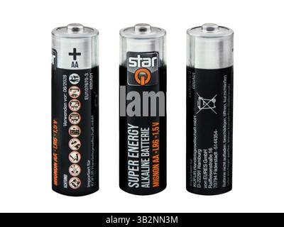 Hamburg, Deutschland - 25. April 2025: 3 Batterien Star Super Energy Alkaline Batterie Mignon AA 1,5 Volt Stockfoto