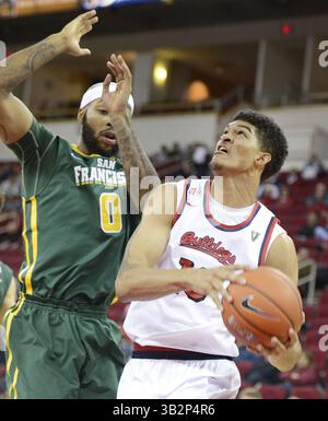 19. November 2015 - Fresno, CA, USA - Fresno State's Cullen Russo, rechts, fährt am Donnerstag, den 19. November 2015, im Save Mart Center in Fresno, Kalifornien, unter dem Korb gegen Montray Clemons in San Francisco. (Bild: © Craig Kohlruss/TNS via ZUMA Wire) Stockfoto
