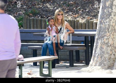 Heidi Klum mit ihrer Tochter Lou Sulola Samuel am 18. Januar 2014 in Hollywood, Kalifornien Stockfoto