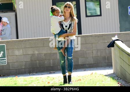 Heidi Klum mit ihrer Tochter Lou Sulola Samuel am 18. Januar 2014 in Hollywood, Kalifornien Stockfoto
