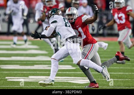 November 2015 - Columbus, Ohio, USA Der Wide Receiver Macgarrett Kings Jr. (85) wird von Parris Campbell (21) im Ohio State Buckeyes Stadion in Columbus, Ohio, bei einem Rückschlag in der zweiten Spielhälfte zwischen den Ohio State Buckeyes und den Michigan State Spartans im Ohio Stadium angegriffen. (Kreditbild: © Scott Stuart via ZUMA Wire) Stockfoto