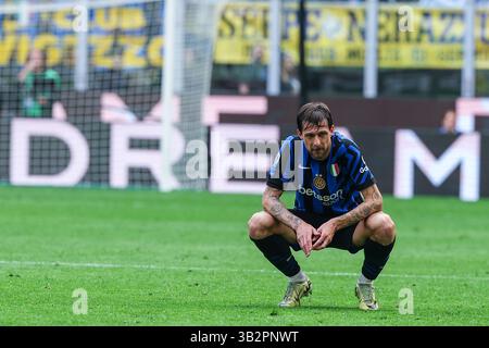 Francesco Acerbi vom FC Internazionale reagierte 2024/25 während des Fußballspiels der Serie A zwischen dem FC Internazionale und AS Roma im San Siro Stadion. Endresultate; Inter 0 | 1 Roma. Stockfoto