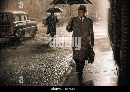 ERSCHEINUNGSDATUM: 16. Oktober 2015TITLE: Bridge of Spies STUDIO: DreamWorks Pictures REGISSEUR: Steven Spielberg PLOT: Während des Kalten Krieges wird ein amerikanischer Anwalt rekrutiert, um einen verhafteten sowjetischen Spion vor Gericht zu verteidigen und dann der CIA zu helfen, den Austausch des Spions gegen den sowjetisch gefangenen amerikanischen U2-Spion-Piloten Francis Gary Powers zu erleichtern ZUMAPRESS.com. Stockfoto