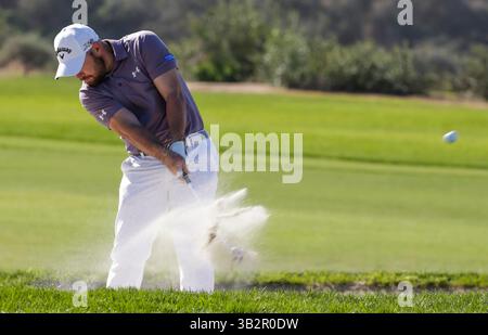 29. Januar 2016: Scott Brown trifft während der zweiten Runde der Farmers Insurance Open auf dem Torrey Pines Golf Course in San Diego, Kalifornien, aus einem Bunker auf dem 4. Fairway des North Courses. Justin Cooper/CSM(Bild: © Justin Cooper/CSM Via ZUMA Wire) Stockfoto