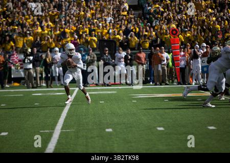5. Dezember 2015: Quarterback Jerrod hörte (13) von den Texas Longhorns während des NCAA-Fußballspiels zwischen Texas und Baylor im McLane Stadium in Waco, Texas. (Bild: © JP Waldron/CSM via ZUMA Wire) Stockfoto