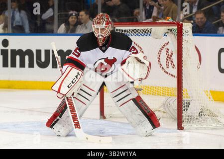 8. Februar 2016: Der New Jersey Devils Torwart Cory Schneider (35) spielt während des Spiels zwischen den New York Rangers und den New Jersey Devils im Madison Square Garden in Manhattan, New York. Obligatorische Gutschrift: Kostas Lymperopoulos/CSM (Bild des Gutscheins: © Kostas Lymperopoulos/CSM via ZUMA Wire) Stockfoto