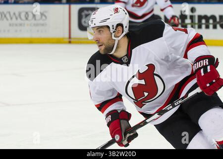 8. Februar 2016: Stephen Gionta (11) ist im Madison Square Garden in Manhattan im Spiel zwischen den New York Rangers und den New Jersey Devils. Obligatorische Gutschrift: Kostas Lymperopoulos/CSM (Bild des Gutscheins: © Kostas Lymperopoulos/CSM via ZUMA Wire) Stockfoto
