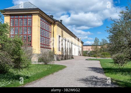 Detail von Linneanum, der Orangerie im Botanischen Garten der Universität Uppsala an einem sonnigen Frühlingstag in Schweden Ende April 2025. Stockfoto