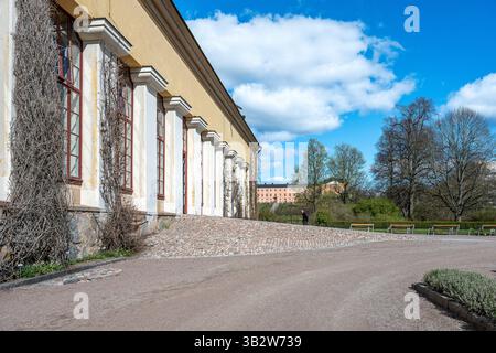 Detail von Linneanum, der Orangerie im Botanischen Garten der Universität Uppsala an einem sonnigen Frühlingstag in Schweden Ende April 2025. Stockfoto