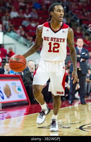 Anthony 'Cat' Barber (12) während des NCAA Basketballspiels zwischen den Northeastern Huskies und dem NC State Wolfpack in der PNC Arena am 29. Dezember 2015 in Raleigh, NC. Jacob Kupferman/CSM(Bild: © Jacob Kupferman/CSM via ZUMA Wire) Stockfoto
