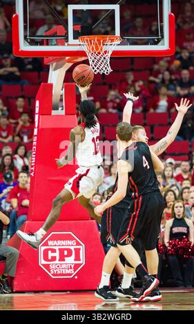 Anthony 'Cat' Barber (12) während des NCAA Basketballspiels zwischen den Northeastern Huskies und dem NC State Wolfpack in der PNC Arena am 29. Dezember 2015 in Raleigh, NC. Jacob Kupferman/CSM(Bild: © Jacob Kupferman/CSM via ZUMA Wire) Stockfoto