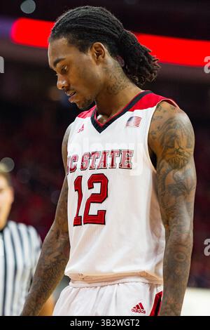 Anthony 'Cat' Barber (12) während des NCAA Basketballspiels zwischen den Northeastern Huskies und dem NC State Wolfpack in der PNC Arena am 29. Dezember 2015 in Raleigh, NC. Jacob Kupferman/CSM(Bild: © Jacob Kupferman/CSM via ZUMA Wire) Stockfoto