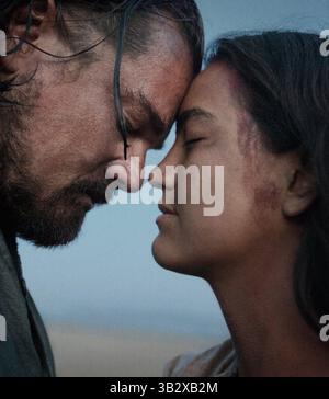 Dez 2015 - Bestes Filmbild - Drama - „The Revenant“ im Bild: ERSCHEINUNGSDATUM: Januar 2106 TITEL: The Revenant STUDIO: New Regency Pictures REGISSEUR: Alejandro Gonzalez Inarritu PLOT: In den 1820er Jahren begibt sich ein Grenzmann, Hugh Glass, auf einen Pfad der Rache gegen diejenigen, die ihn nach einem Bären-Mauling für den Tod gelassen haben ZUMAPRESS.com. Stockfoto