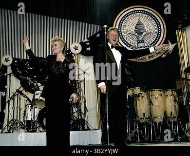 17. April 2015: Washington, District of Columbia, Vereinigte Staaten von Amerika - Washington, DC. 1.-20.-1993. Präsident William Clinton und First Lady Hillary Clinton beim DC Inaugural Ball. . Abbildung: Mark Reinstein (Bild: © Mark Reinstein via ZUMA Wire) Stockfoto