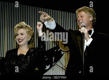 17. April 2015: Washington, District of Columbia, Vereinigte Staaten von Amerika - Washington, DC. 1.-20.-1993. Präsident William Clinton und First Lady Hillary Clinton beim DC Inaugural Ball. . Abbildung: Mark Reinstein (Bild: © Mark Reinstein via ZUMA Wire) Stockfoto