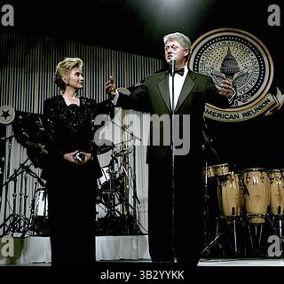 17. April 2015: Washington, District of Columbia, Vereinigte Staaten von Amerika - Washington, DC. 1.-20.-1993. Präsident William Clinton und First Lady Hillary Clinton beim DC Inaugural Ball. . Abbildung: Mark Reinstein (Bild: © Mark Reinstein via ZUMA Wire) Stockfoto