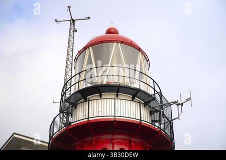 Roter Leuchtturm auf der niederländischen watteninsel Vlieland Stockfoto