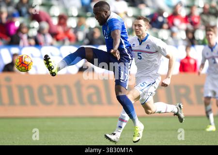 31. Januar 2016 – Carson, Kalifornien, USA S - USA F Jozy Altidore (17) im StubHub Center im Rahmen des FIFA-Freundschaftsspiels 2016 zwischen der US-Nationalmannschaft der Herren und Island. (Bild: © Brandon Parry via ZUMA Wire) Stockfoto
