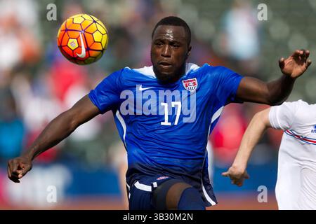 31. Januar 2016 – Carson, Kalifornien, USA S - USA F Jozy Altidore (17) während des FIFA-Freundschaftsspiels 2016 zwischen der US-Nationalmannschaft der Männer und Island im StubHub Center. (Bild: © Brandon Parry via ZUMA Wire) Stockfoto