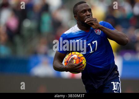 31. Januar 2016 – Carson, Kalifornien, USA S - USA F Jozy Altidore (17) feiert sein Tor während des FIFA-Freundschaftsspiels 2016 zwischen der US-Nationalmannschaft der Herren und Island im StubHub Center. (Bild: © Brandon Parry via ZUMA Wire) Stockfoto
