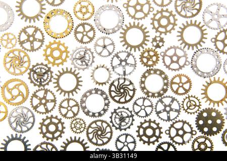 Industrieräder aus Kupfer und Silber isoliert auf weißem Hintergrund Stockfoto