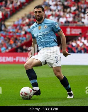 London, Großbritannien. April 2025. Mateo Kovacic von Manchester City in Aktion. Das Halbfinale des Emirates FA Cup, Nottingham Forest gegen Manchester City im Wembley Stadium in London am Sonntag, den 27. April 2025. Nur redaktionelle Verwendung. bild von Sandra MailerAndrew Orchard Sportfotografie/Alamy Live News Credit: Andrew Orchard Sportfotografie/Alamy Live News Stockfoto