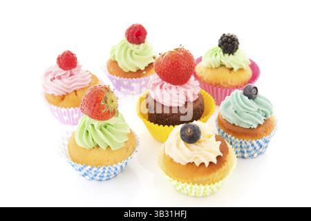 Sortiment Frucht-Cupcakes isoliert auf weißem Hintergrund Stockfoto
