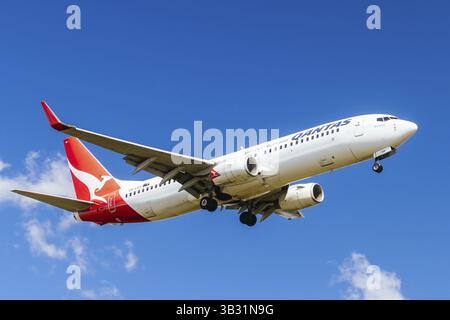 MELBOURNE, AUSTRALIEN - 7. SEPTEMBER 2024: Eine Qantas Boeing 737-838 fliegt am 7. September 2024 nach Melbourne Stockfoto