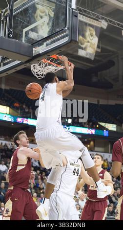 20. Februar 2016: Wake Forest Demon Deacons Center Doral Moore (4) mit dem Reverse Dunk gegen Boston College Eagles während eines ACC Basketballspiels beim LJVM in Winston-Salem, NC. PJ Ward-Brown/CSM(Kreditbild: © PJ Ward-Brown/CSM Via ZUMA Wire) Stockfoto
