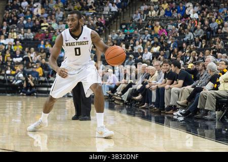 20. Februar 2016: Wake Forest Demon Deacons schützen CODI Miller-McIntyre (0) gegen Boston College Eagles während eines ACC Basketballspiels beim LJVM in Winston-Salem, NC. PJ Ward-Brown/CSM(Kreditbild: © PJ Ward-Brown/CSM Via ZUMA Wire) Stockfoto