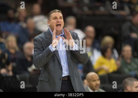 20. Februar 2016: Boston College Eagles Head Coach Jim Christian Yells spielt in seinem Team gegen Wake Forest Demon Deacons während eines ACC Basketballspiels beim LJVM in Winston-Salem, NC. PJ Ward-Brown/CSM(Kreditbild: © PJ Ward-Brown/CSM Via ZUMA Wire) Stockfoto