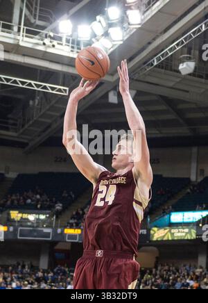 20. Februar 2016: Das Boston College Eagles Center Dennis Clifford (24) schießt während eines ACC Basketballspiels im LJVM in Winston-Salem, NC, einen Springer gegen Wake Forest Demon Deacons. PJ Ward-Brown/CSM(Kreditbild: © PJ Ward-Brown/CSM Via ZUMA Wire) Stockfoto