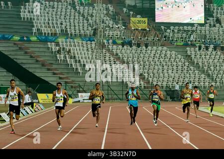 Februar 2016 - Guwahati, Assam, Indien - 400-m-Rennen für Herren bei den 12. Südasienspielen. AROKYA RAJIV aus Indien gewann die Goldmedaille (4. Von links), KUNHI MOHAMED (5. Von links) aus Indien gewann die Silbermedaille und H.M. DILIP RUWAN (3. Von links ) aus Srilanka gewann die Bronzemedaille in diesem Fall . (Bild: © Vikramjit Kakati/ZUMA Wire/ZUMAPRESS.com) Stockfoto