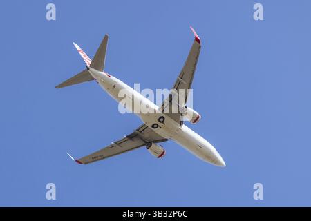 MELBOURNE, AUSTRALIEN - 07. SEPTEMBER 2024: Eine Virgin Australia Boeing 737-8SA fliegt am 7. September 2024 aus Melbourne Stockfoto