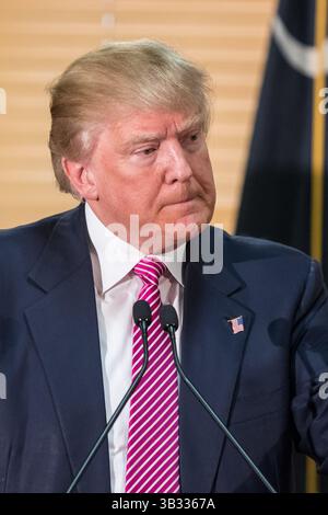 15. Februar 2016: Hanahan, SOUTH CAROLINA, Vereinigte Staaten von Amerika, republikanischer Präsidentschaftskandidat Donald Trump während einer Pressekonferenz am 15. Februar 2016 in Hanahan, South Carolina. (Bild: © Richard Ellis Via ZUMA Wire) Stockfoto